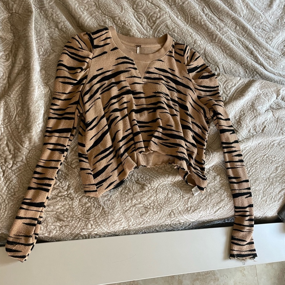 Adorable ruffle sleeve tiger stripped FREE PEOPLE top.